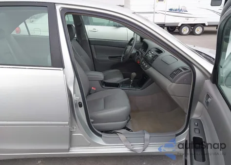 2005 Toyota Camry Le V6 z USA, uszkodzony, nr VIN 4T1BF32K85U108918